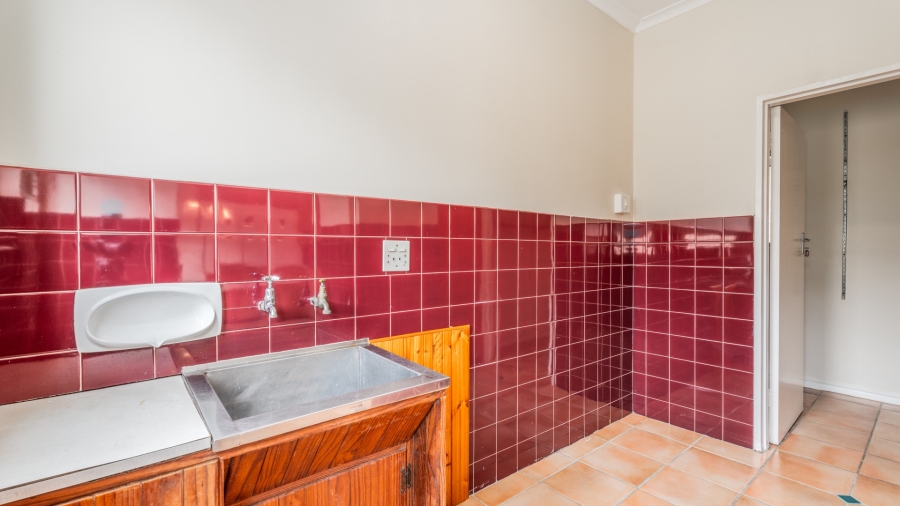 5 Bedroom Property for Sale in Zeekoevlei Western Cape